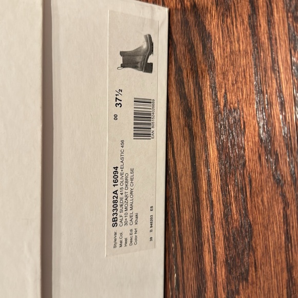 Worn a few times great condition 
Olive color - Picture 6 of 6